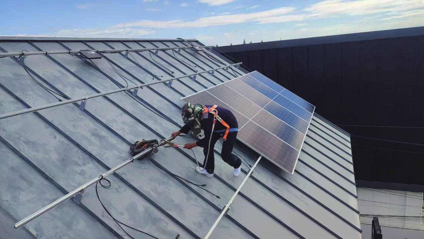 Dachinstallation durch einen VaySunic-Partner