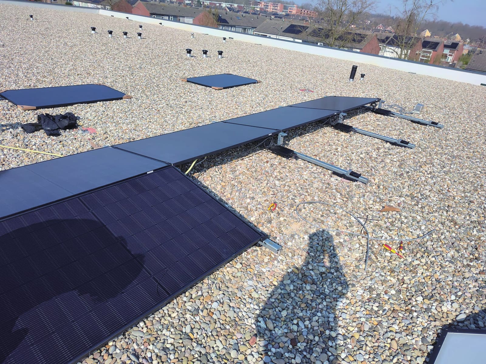 Flachdachinstallation mit ballastierter Unterkonstruktion